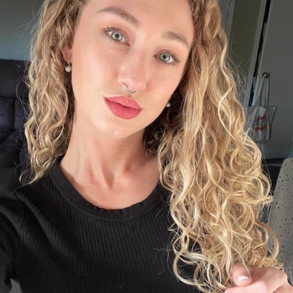 Hey there, good to meet youuu! I’m Celina if you have ANY questions:)